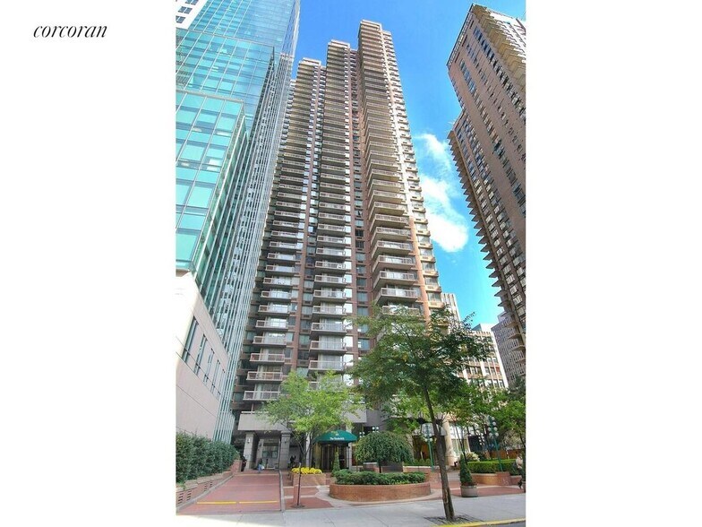 Building Photo - 235 E 40th St