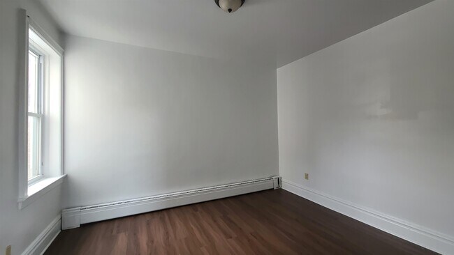 Building Photo - 297 Griffith St