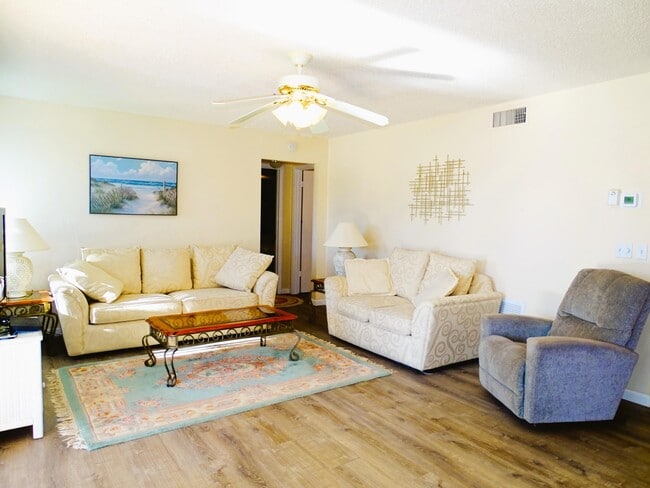 Building Photo - 409 Pine Glen Ln