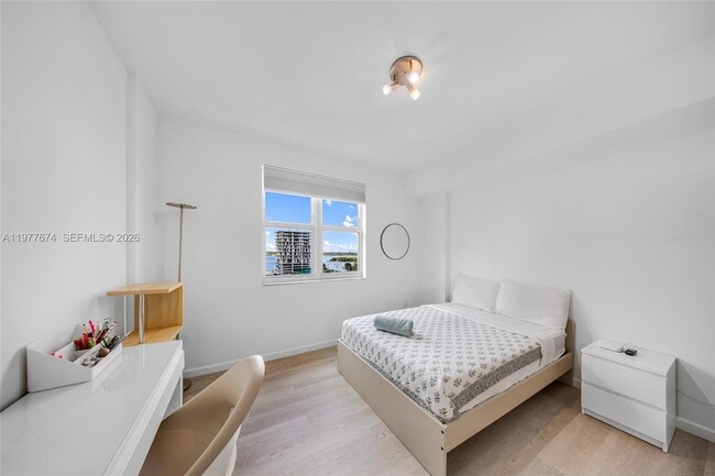 Building Photo - 7910 Harbor Island Dr