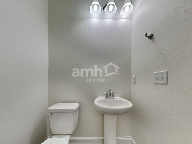 Building Photo - 83 Banyan Frst Dr