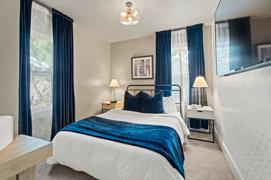 Building Photo - 2850 Hazel Ave