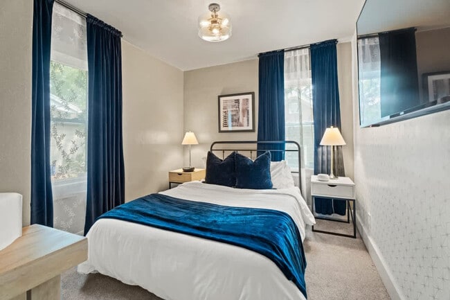 Building Photo - 2850 Hazel Ave