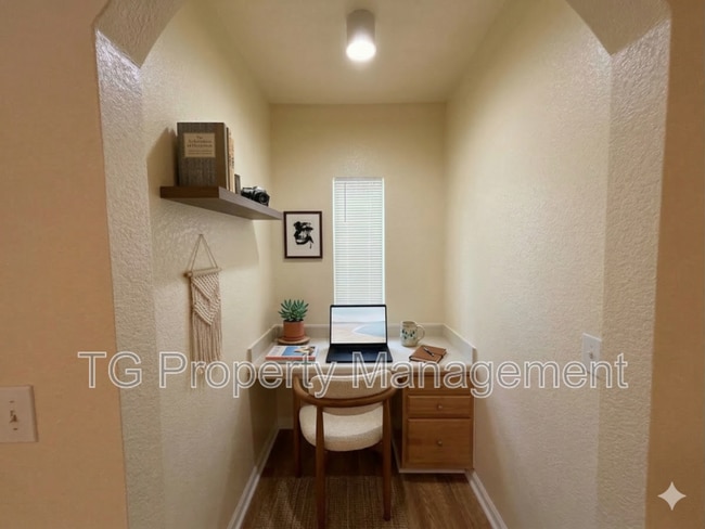 Building Photo - 10075 Gate Pkwy N