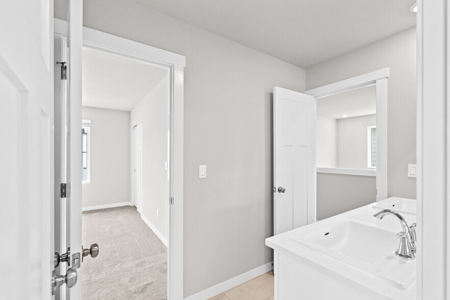 Building Photo - 9225 SW Vermillion Dr