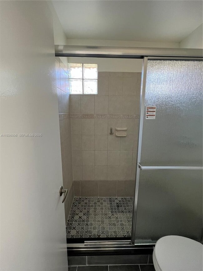 Building Photo - 11383 Lakeview Dr