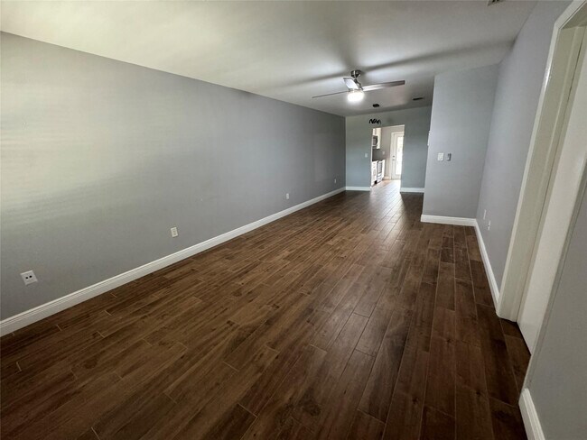 Building Photo - 315 SE 23rd Ave