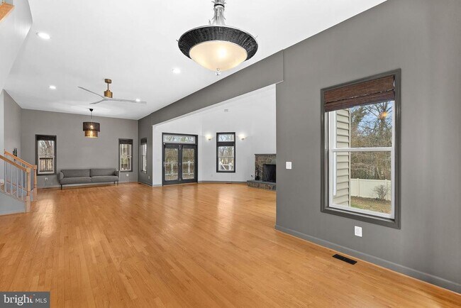 Building Photo - 19451 Youngs Cliff Rd