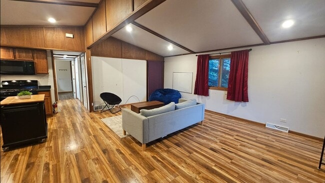 Building Photo - 1306 Garden St