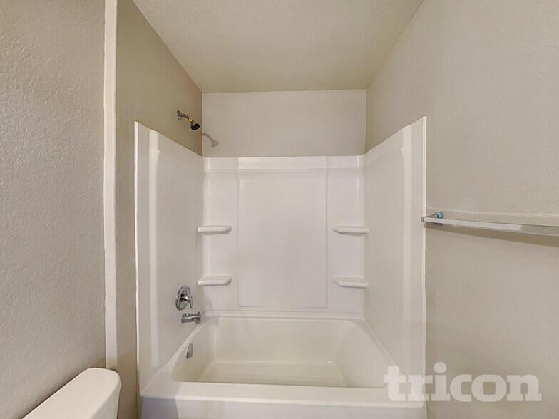 Building Photo - 10607 Noble Canyon