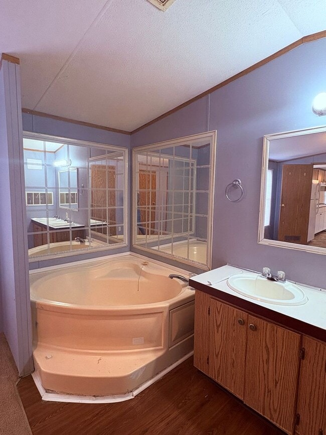 Building Photo - 2 Bed 2 Bath Mobile Home in Rockwell Village