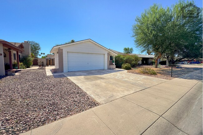 Building Photo - 3Bed/2Bath House at 55th Ave/Peoria Ave! Ready for Immediate Move-In! – NO HOA!