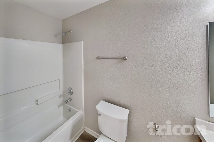 Building Photo - 8039 Retreat Ln