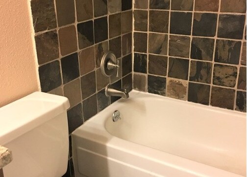 Master bath - 601 W 11th Ave