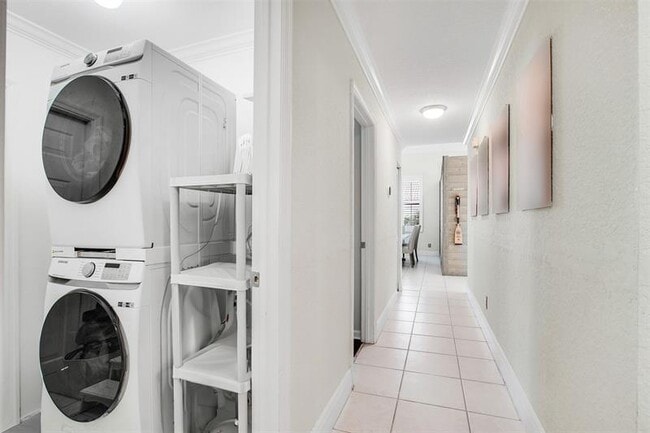 Building Photo - 10918 NW 56th Ct