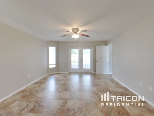 Building Photo - 23135 Langdon Ave