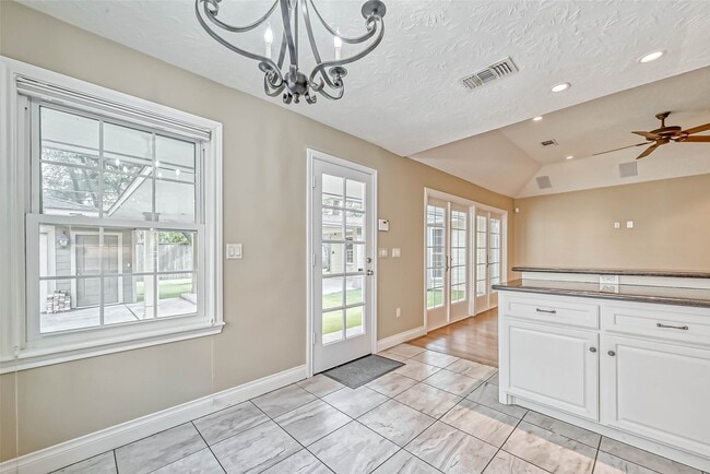 Building Photo - 3710 Linkview Dr