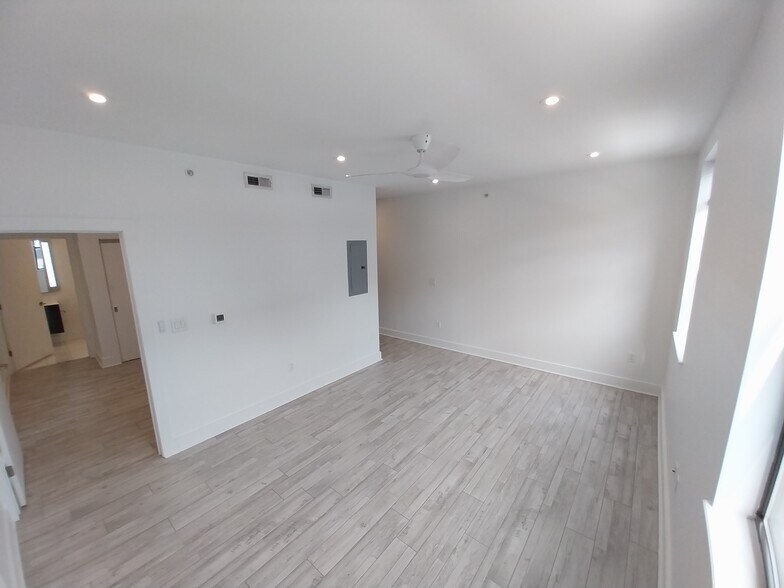 Building Photo - 1169 Hope St