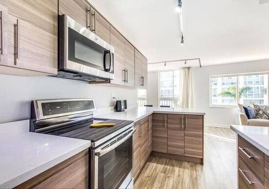 Building Photo - 720 Bayshore Dr