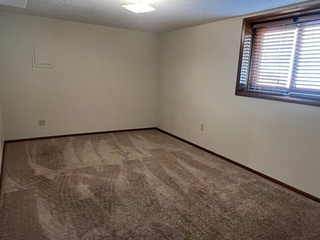 Building Photo - 3511 E Cinnamon Pl