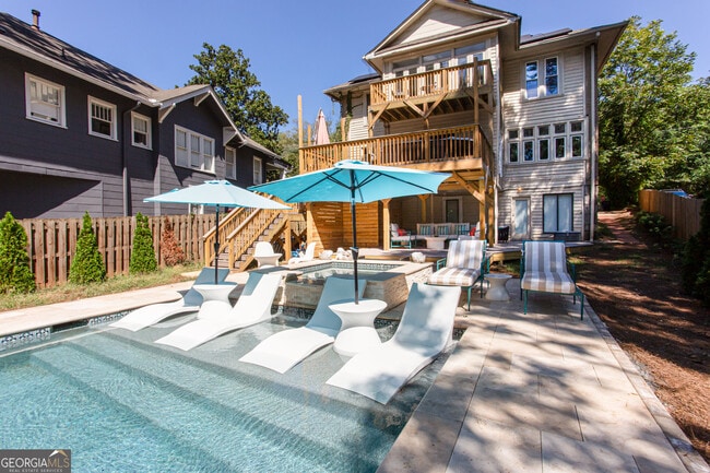 Building Photo - 524 Seminole Ave NE