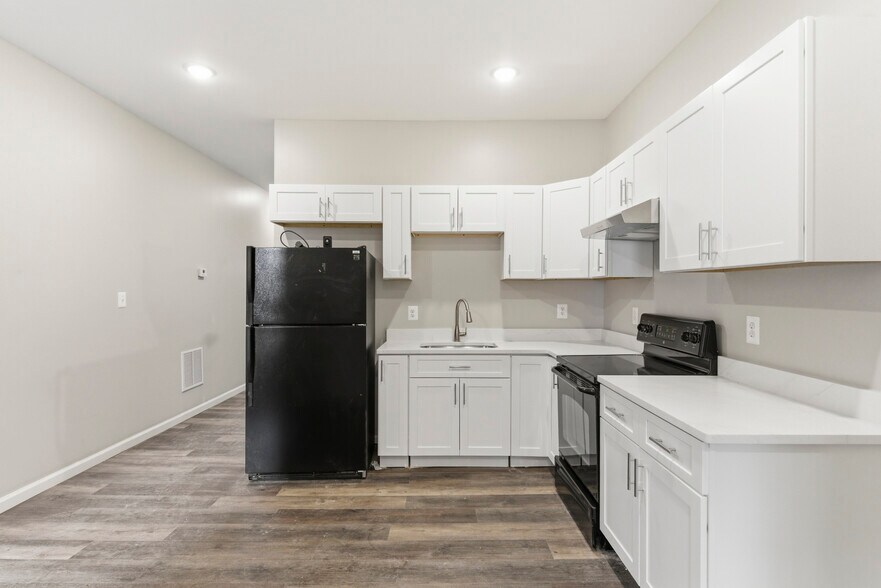 Building Photo - 1109 Poplar Grove St