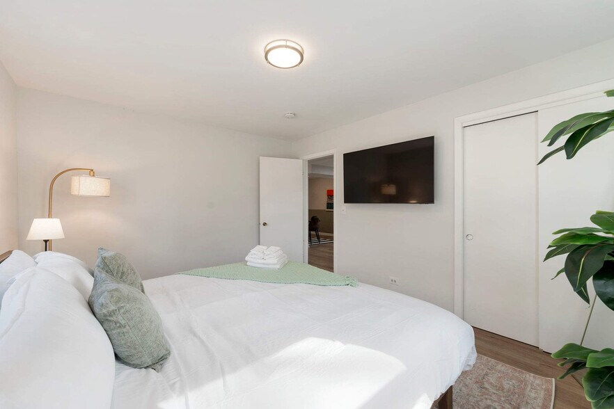 Building Photo - 1016 E Division St