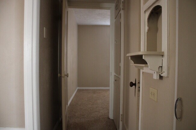 Building Photo - 506 E Municipal Dr