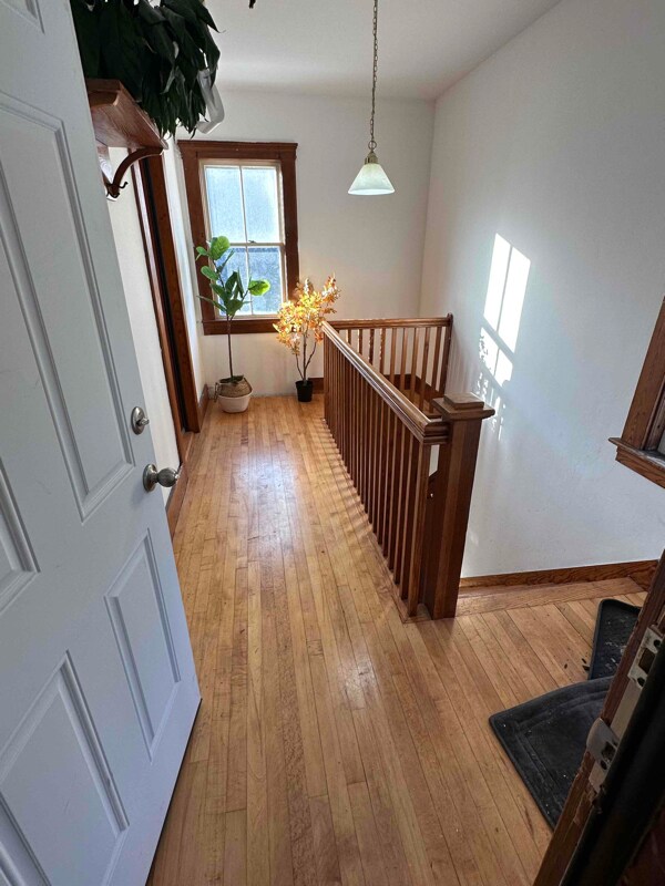 Building Photo - 348 Rollstone St