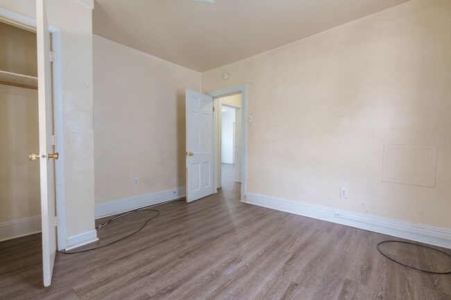 Building Photo - MOVE IN READY 4 Bedroom in Chesapeake!