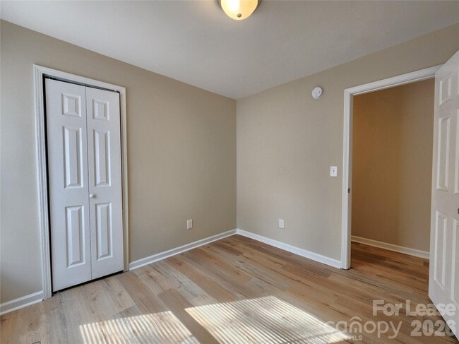 Building Photo - 1419 Oakshade Ave