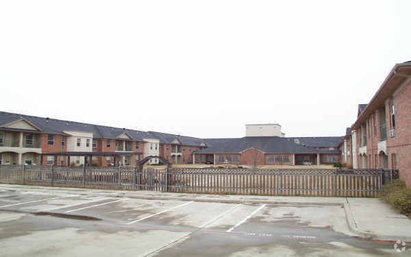 Building Photo - Emerson at Rosemeade Park