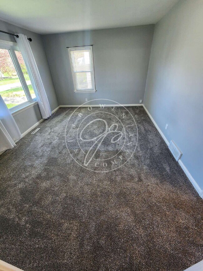 Building Photo - "Charming 2-Bedroom Haven on Luscombe Drive with Spacious 1105 sq ft Layout!"