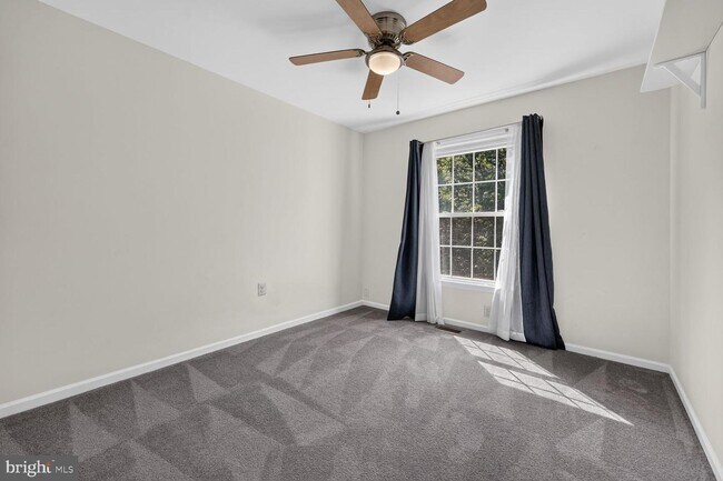 Building Photo - 5619 Ridge View Dr