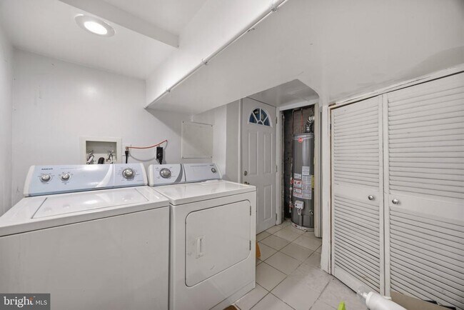 Building Photo - 1205 4th St NW