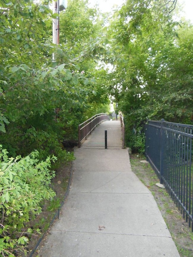 Building Photo - 5010 N Troy St