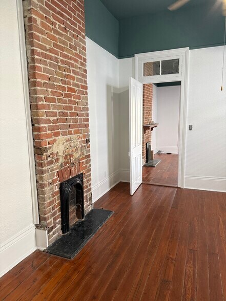 Great historic details - 440 S Rendon St