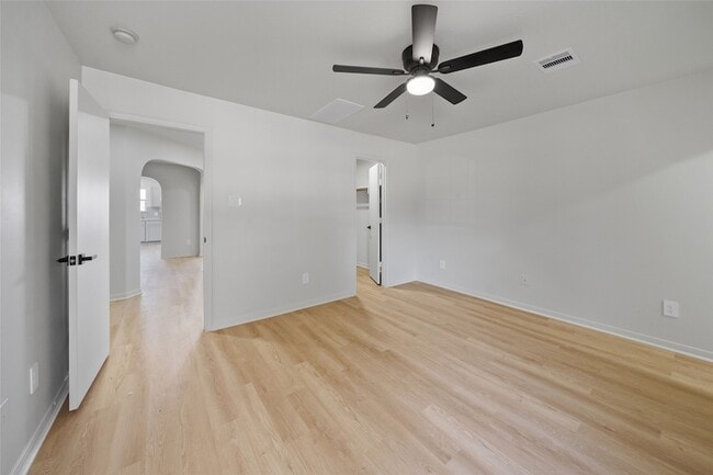 Building Photo - 5203 Panay Park Dr