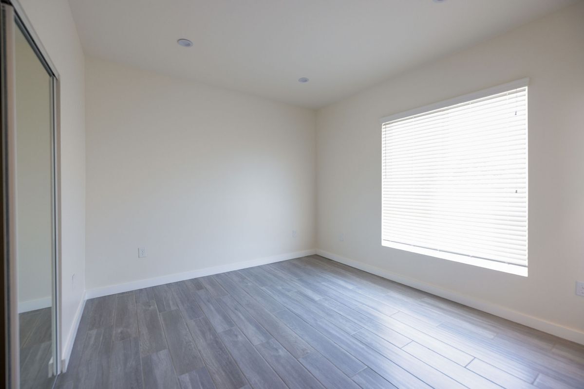 Building Photo - 1130 1/2 West 39th Street