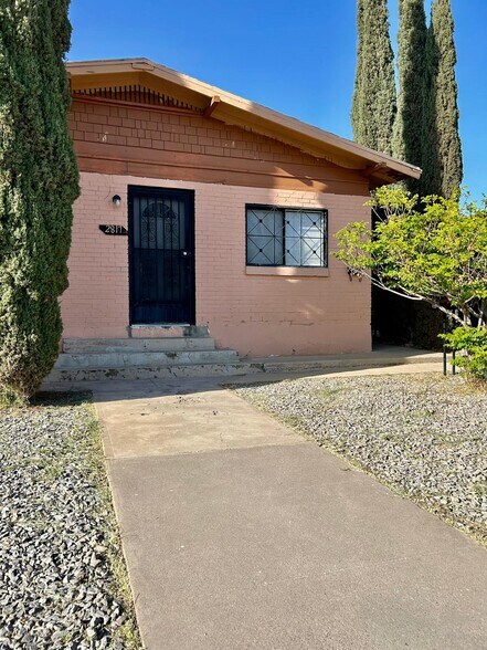 Building Photo - 2817 Nashville Ave