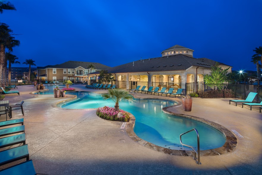 Avenues at Creekside, New Braunfels Texas - Avenues at Creekside