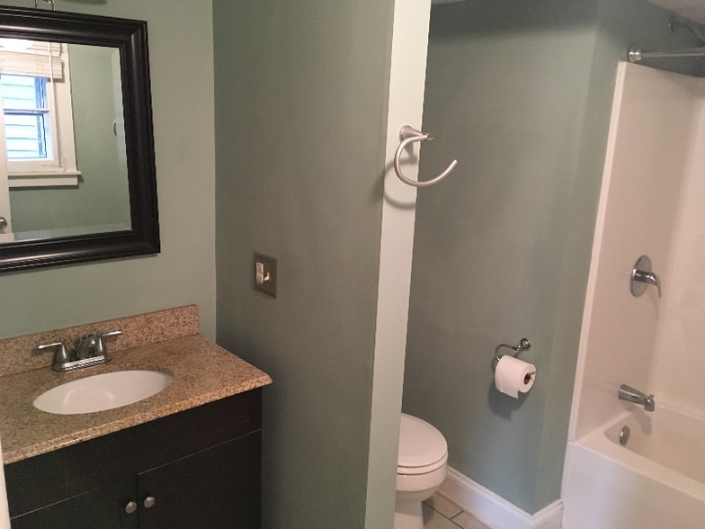 Building Photo - 936 W Beverley St