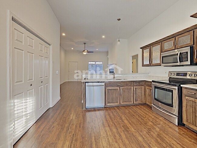 Building Photo - 434 Parrish Hill