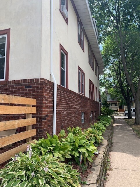 Building Photo - 817 Laurel Ave
