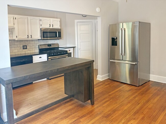 Building Photo - Two Bedroom Home in Scott's Addition