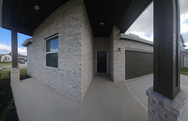 Building Photo - 8442 Bay Oaks Dr