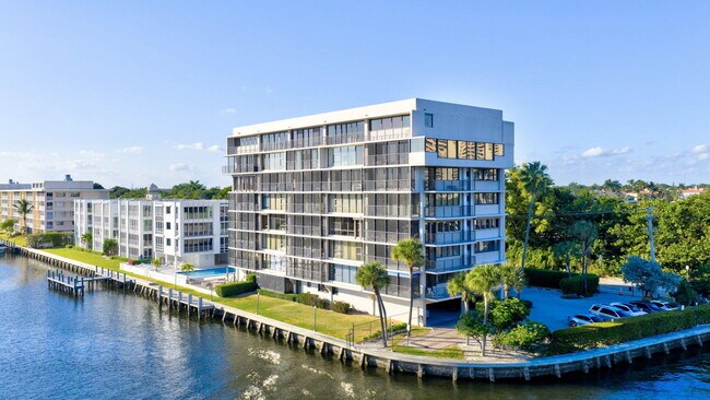 Building Photo - 900 NE Spanish River Blvd