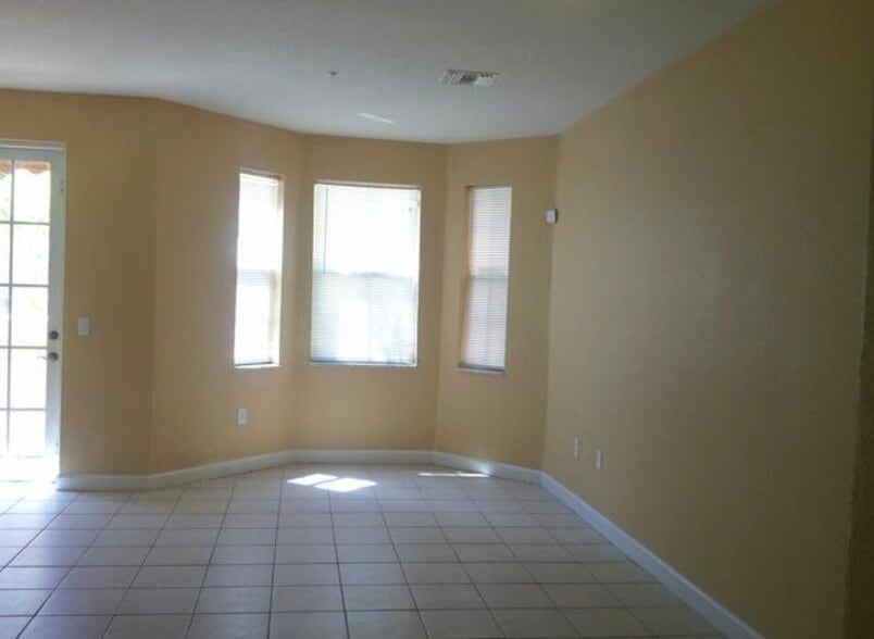 Building Photo - 3808 Shoma Dr