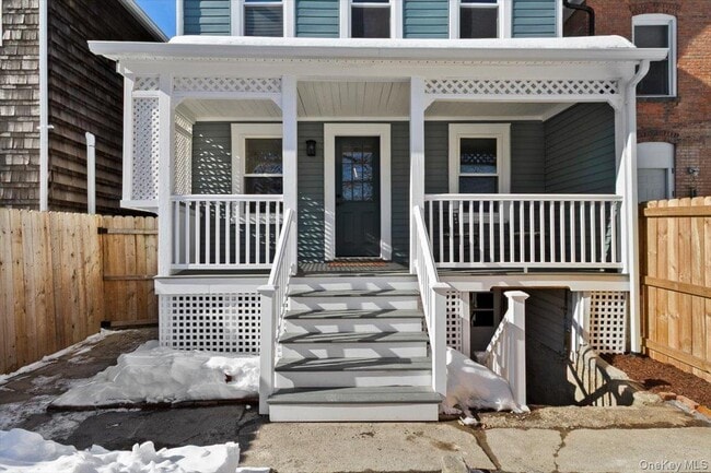 Building Photo - 8 S Cedar St