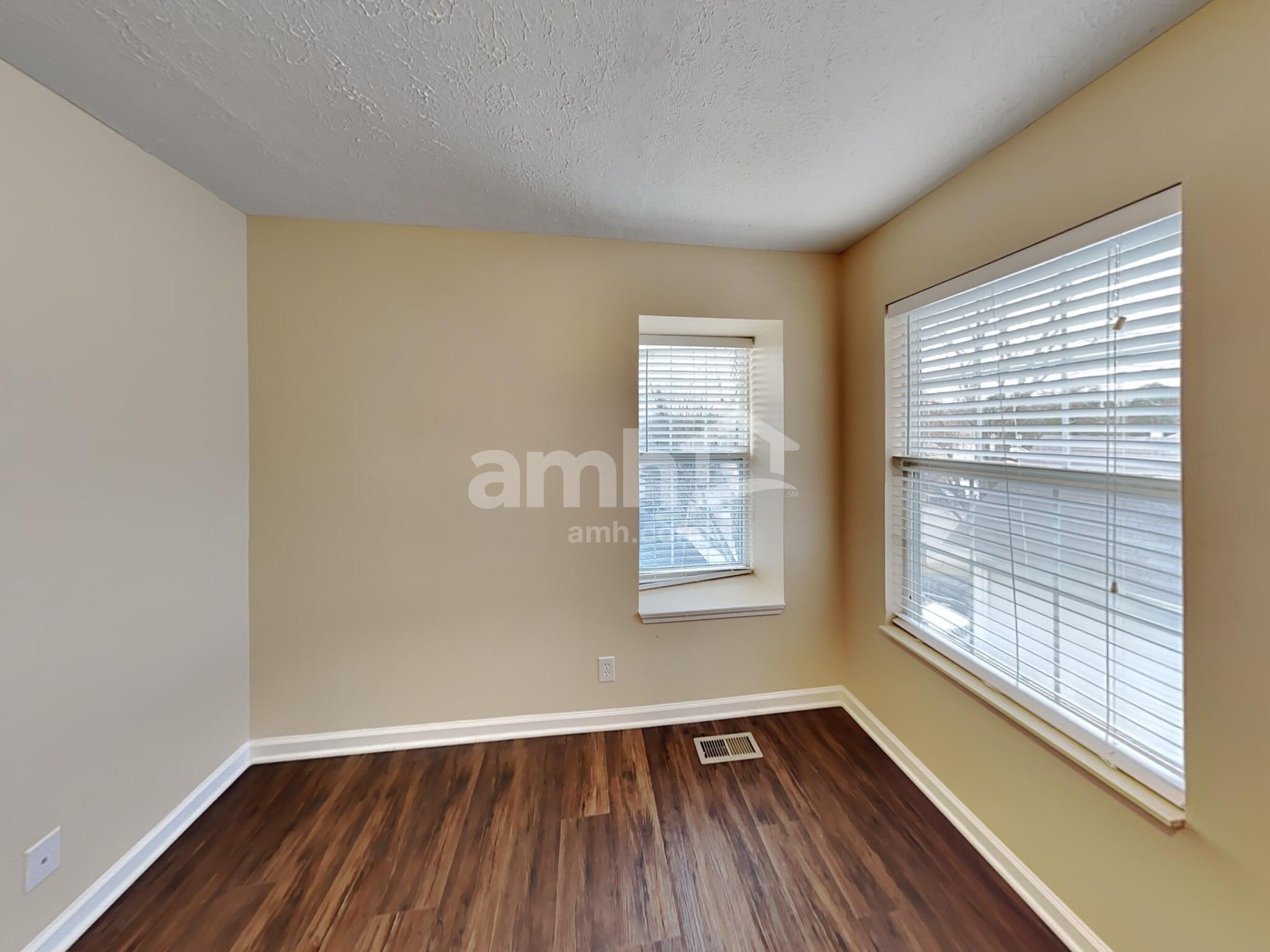 Building Photo - 5606 Royal Ct